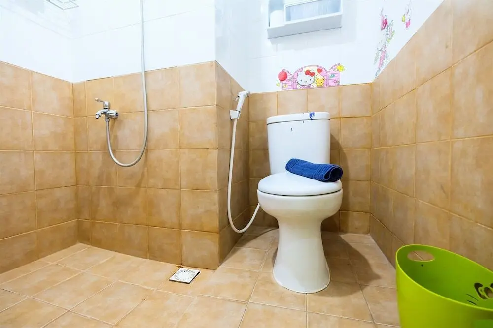 Джакарта: 2BR Artistic Room Green Pramuka Apartment closed to Mall By Travelio