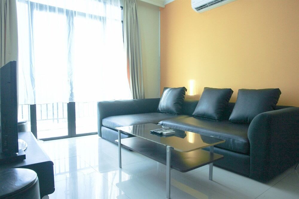 Джакарта: 2BR Hampton's Park Apartment near Pondok Indah
