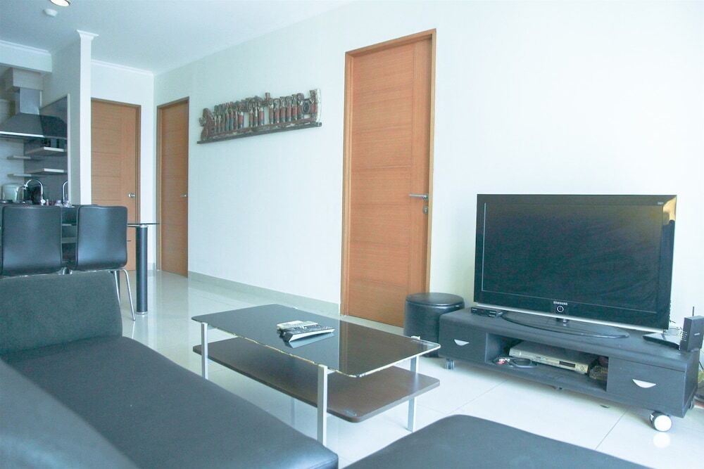 Джакарта: 2BR Hampton's Park Apartment near Pondok Indah
