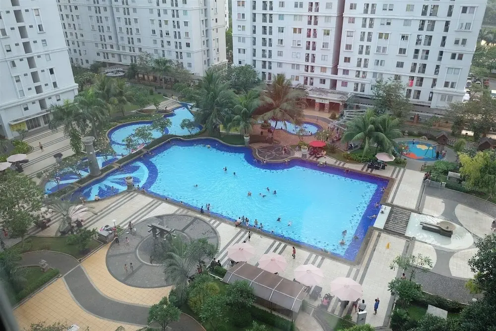 Джакарта: Spacious 3BR at Green Palace Apartment