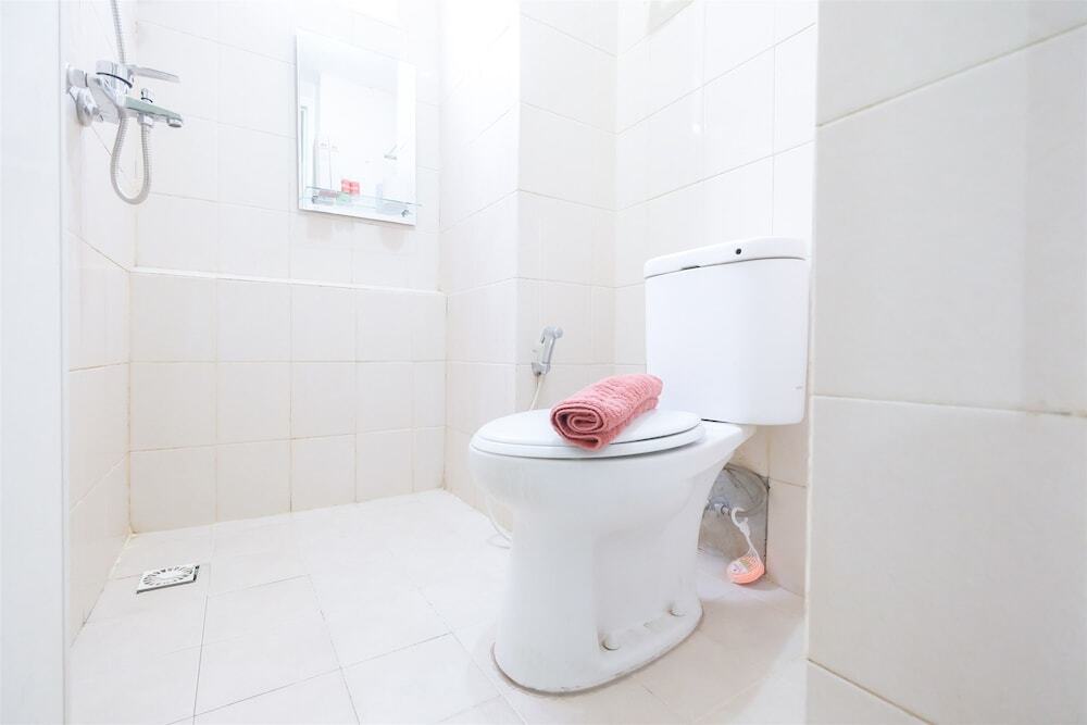 Джакарта: Spacious 3BR at Green Palace Apartment