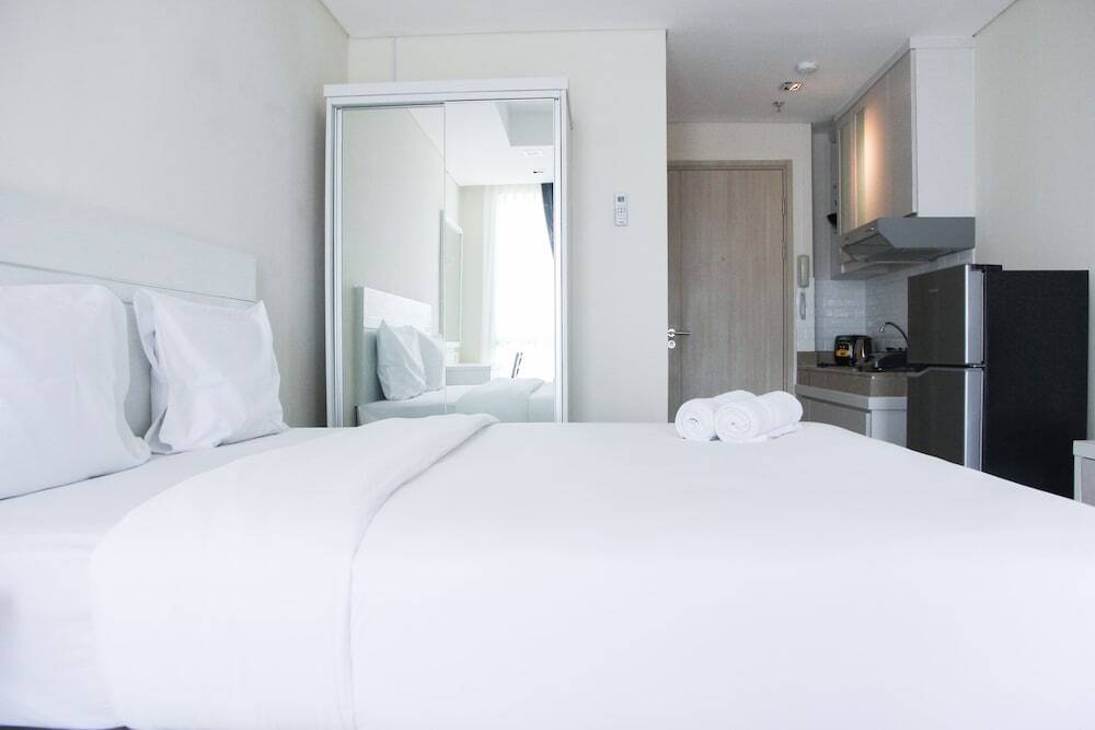 Джакарта: Central Jakarta Minimalist Studio Apartment at Elpis Residence