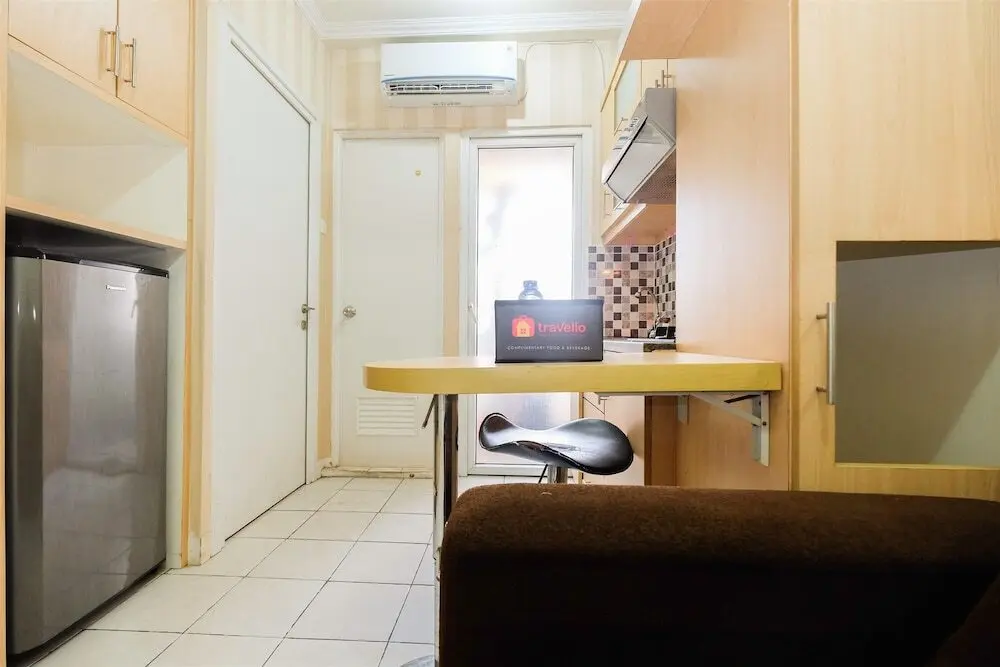 Джакарта: Budget 2Br Green Pramuka City Apartment