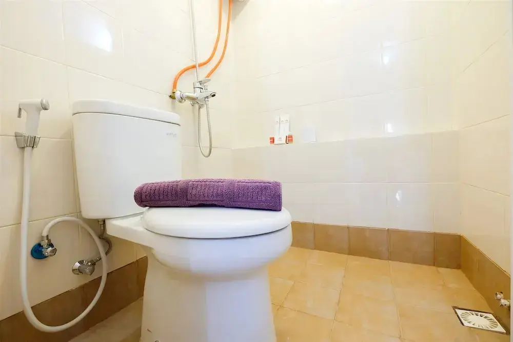 Джакарта: Cozy 2BR Bassura City Apartment with City View