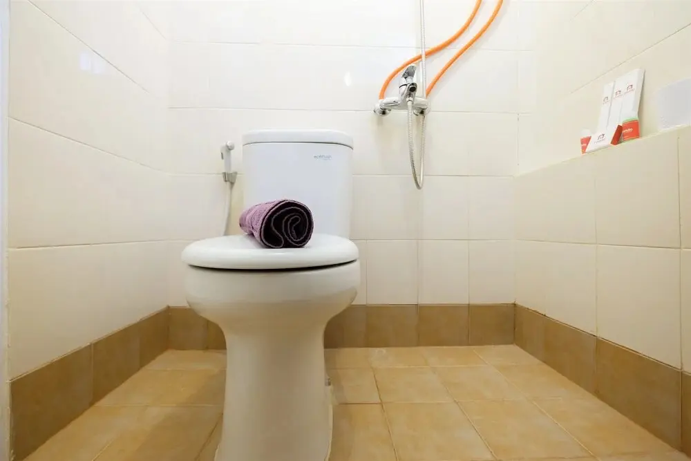 Джакарта: Cozy 2BR Bassura City Apartment with City View