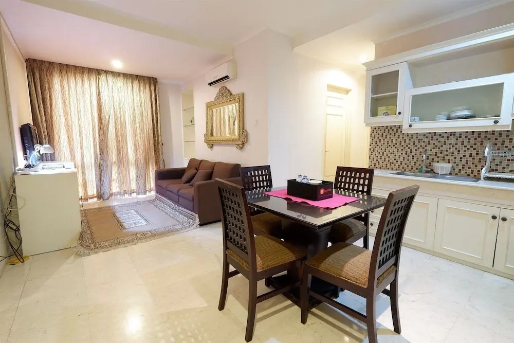 Джакарта: Premium Location 2BR Apartment @ FX Residence