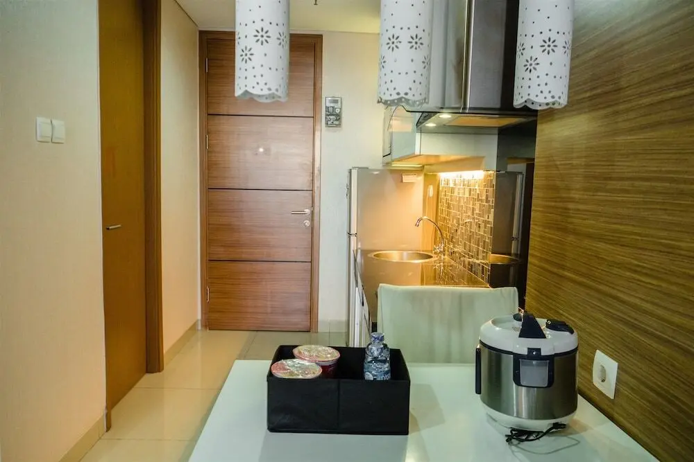 Бандунг: Luxurious 1BR At Dago Suites Apartment