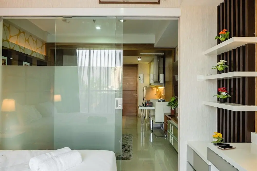 Бандунг: Luxurious 1BR At Dago Suites Apartment