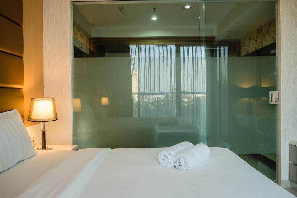 Бандунг: Luxurious 1BR At Dago Suites Apartment