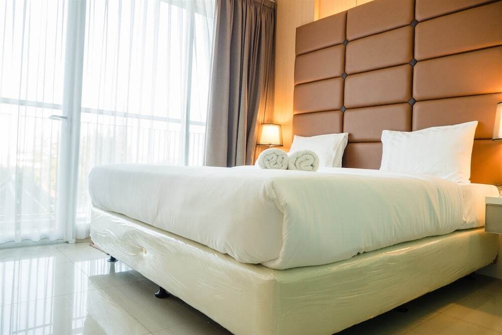 Бандунг: Luxurious 1BR At Dago Suites Apartment