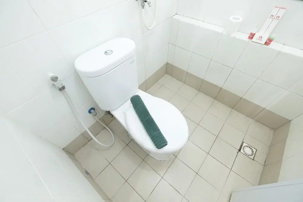 Джакарта: Extravaganza 2BR Bassura City Apartment
