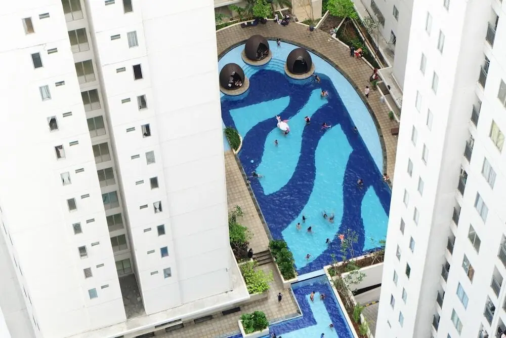 Джакарта: Extravaganza 2BR Bassura City Apartment