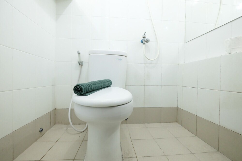Джакарта: Extravaganza 2BR Bassura City Apartment