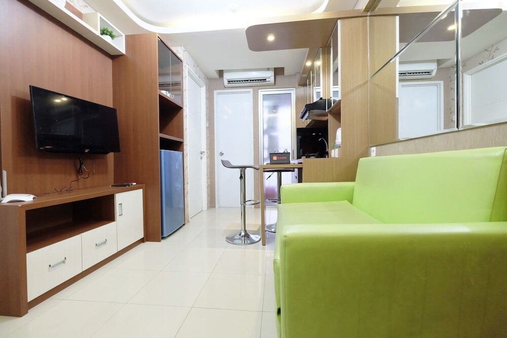 Джакарта: Extravaganza 2BR Bassura City Apartment