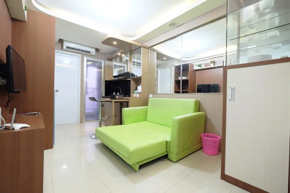 Джакарта: Extravaganza 2BR Bassura City Apartment
