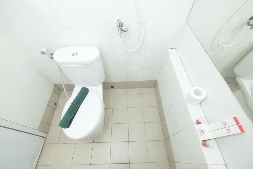 Джакарта: Extravaganza 2BR Bassura City Apartment