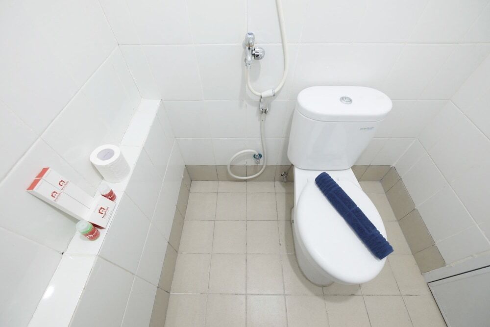 Джакарта: Direct Access to The Mall 2BR Bassura City Apartment