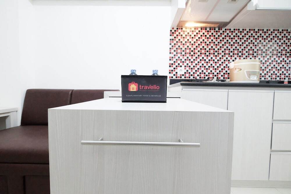 Джакарта: Direct Access to The Mall 2BR Bassura City Apartment