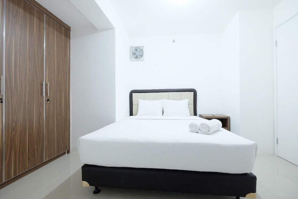 Джакарта: Direct Access to The Mall 2BR Bassura City Apartment