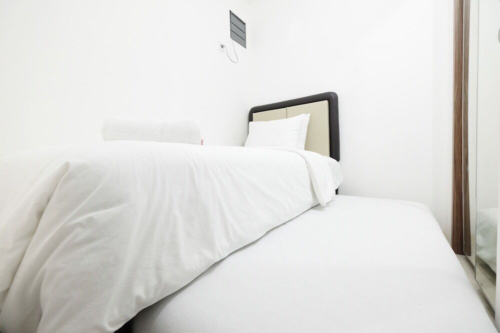 Джакарта: Direct Access to The Mall 2BR Bassura City Apartment