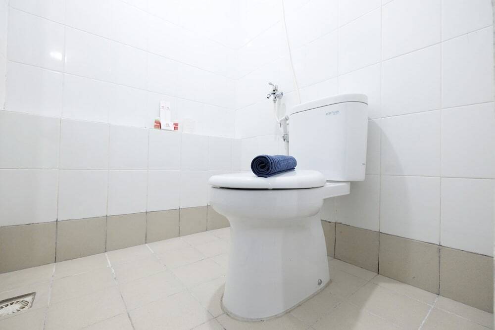 Джакарта: Direct Access to The Mall 2BR Bassura City Apartment