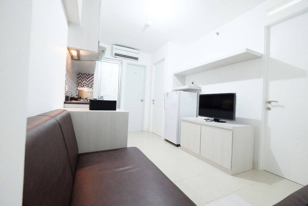 Джакарта: Direct Access to The Mall 2BR Bassura City Apartment