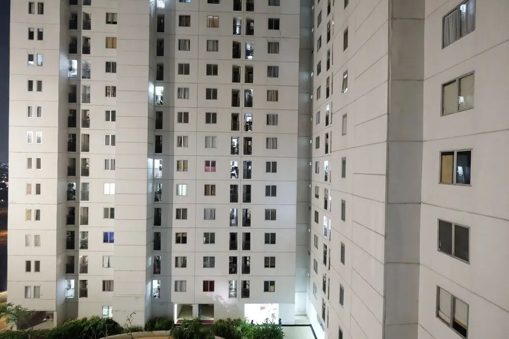 Джакарта: Direct Access to The Mall 2BR Bassura City Apartment