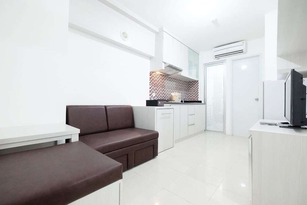 Джакарта: Direct Access to The Mall 2BR Bassura City Apartment