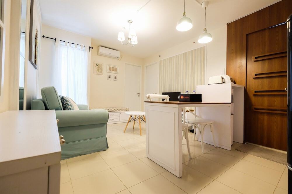 Джакарта: Easy Access to The Mall and Exclusive 2BR Bassura City Apartment
