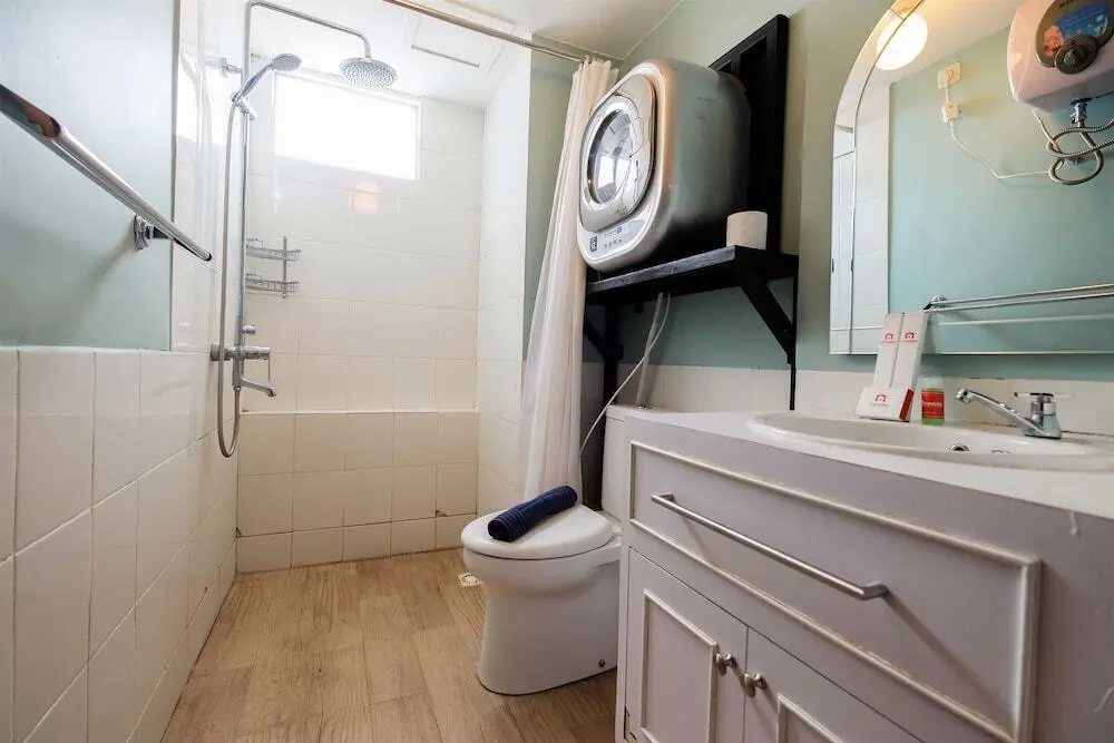 Джакарта: Easy Access to The Mall and Exclusive 2BR Bassura City Apartment
