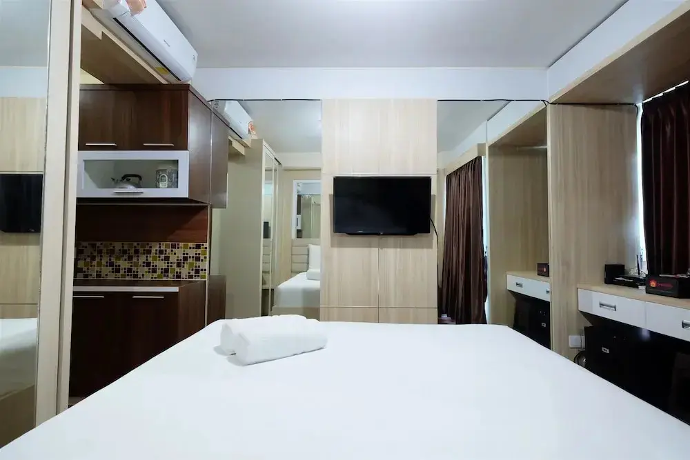 Джакарта: Strategic and Simple Studio Tifolia Apartment near Kelapa Gading
