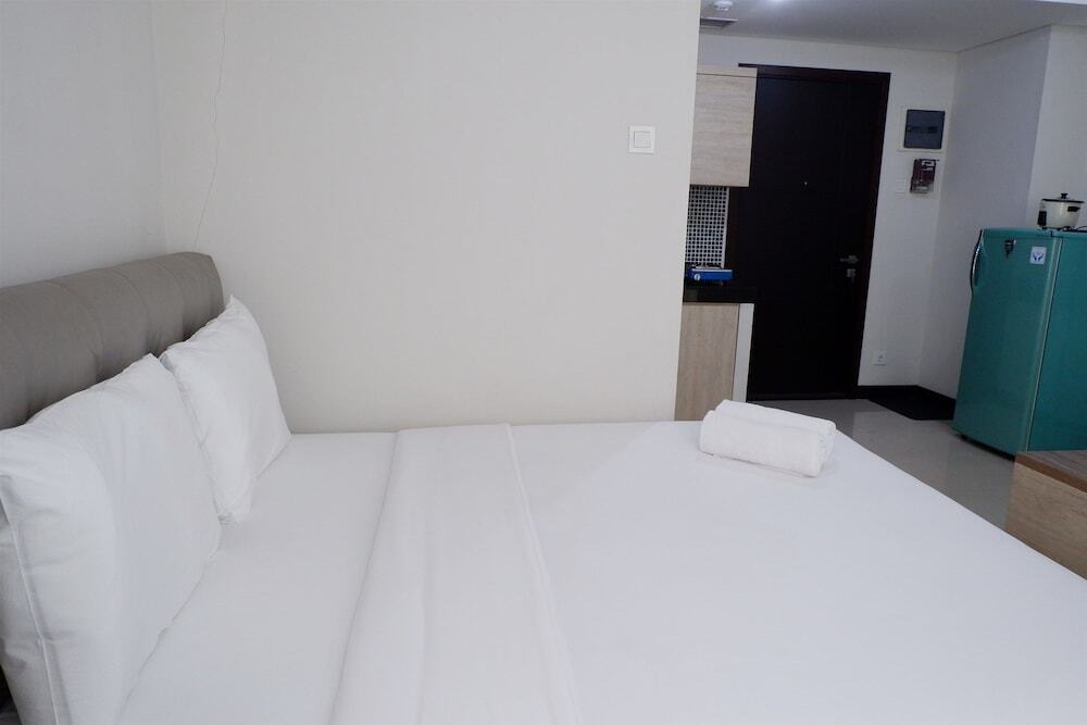 Джакарта: Close to Pool Studio Apartment Sky Terrace at Daan Mogot Baru