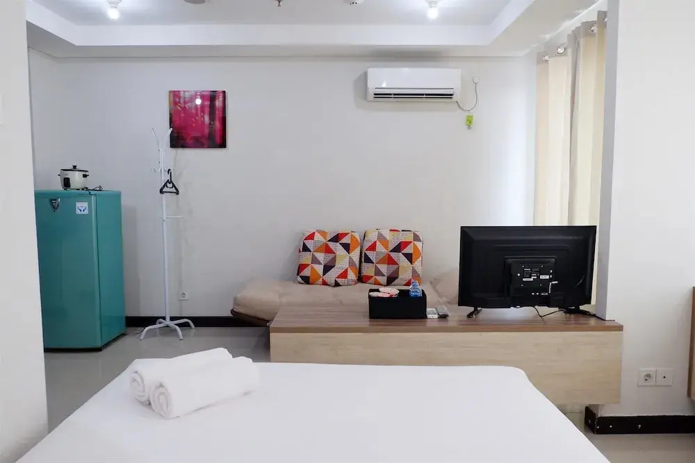 Джакарта: Close to Pool Studio Apartment Sky Terrace at Daan Mogot Baru