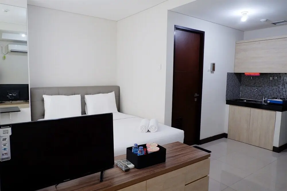 Джакарта: Close to Pool Studio Apartment Sky Terrace at Daan Mogot Baru