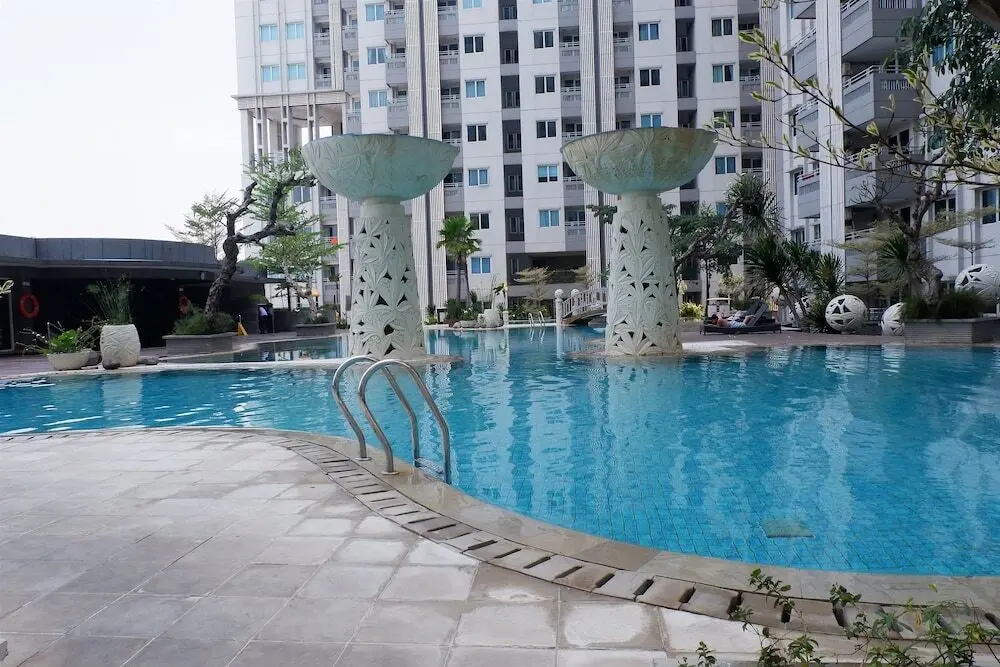 Джакарта: Close to Pool Studio Apartment Sky Terrace at Daan Mogot Baru