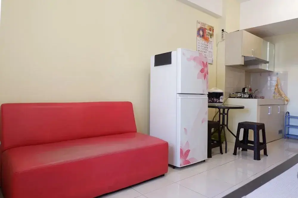 Сурабая: Homey 2Br Apartment At Puncak Permai With Pool View