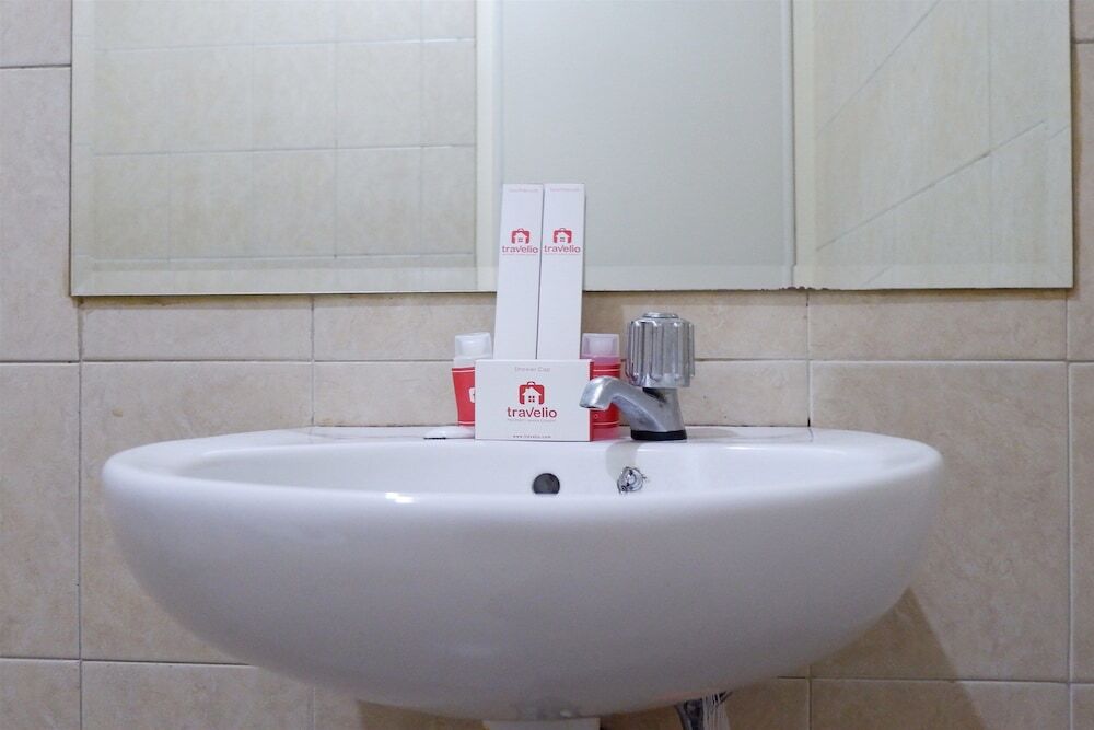 Джакарта: 2Br Simple Look Mediterania Marina Residences Apartment