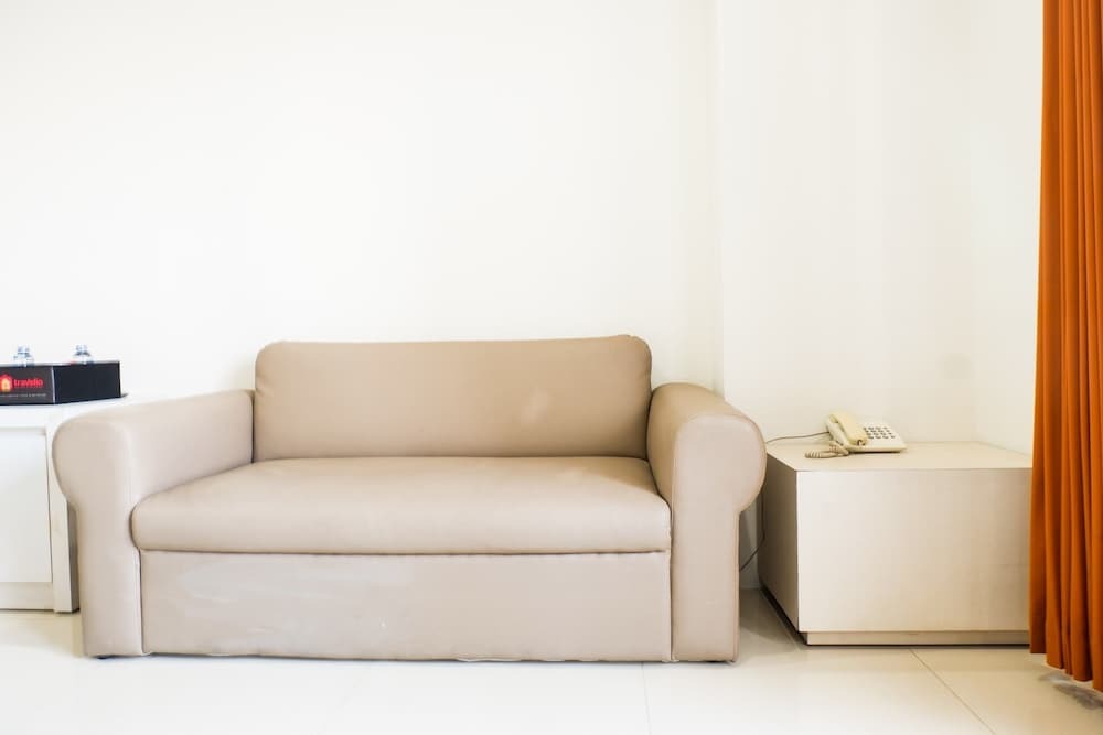 Сурабая: Comfy 1BR Twin Tower Apartment