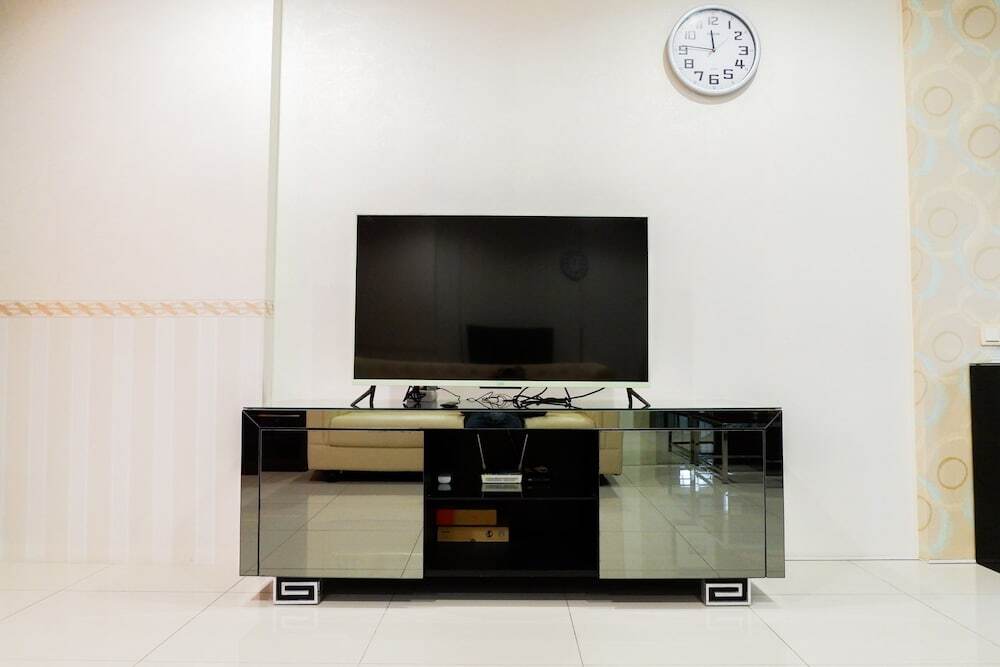 Сурабая: Exclusive 2BR The Via & The Vue Apartment Ciputra World By Travelio
