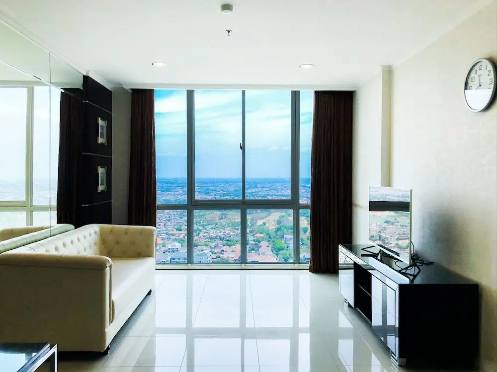 Сурабая: Exclusive 2BR The Via & The Vue Apartment Ciputra World By Travelio