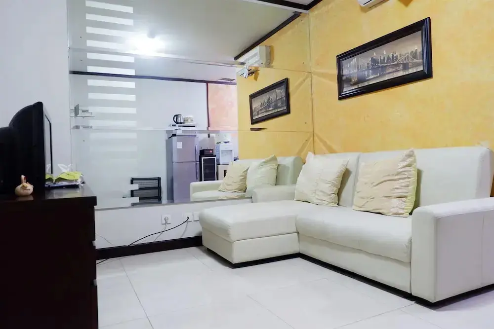 Джакарта: 1BR City View Apartment at Cosmo Mansion