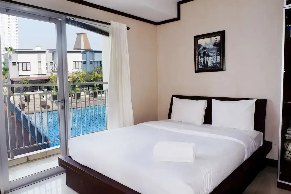 Джакарта: 1BR City View Apartment at Cosmo Mansion