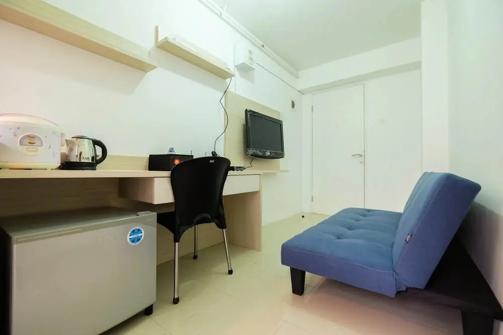 Джакарта: 1BR with Sofa Bed at Bassura City Apartment
