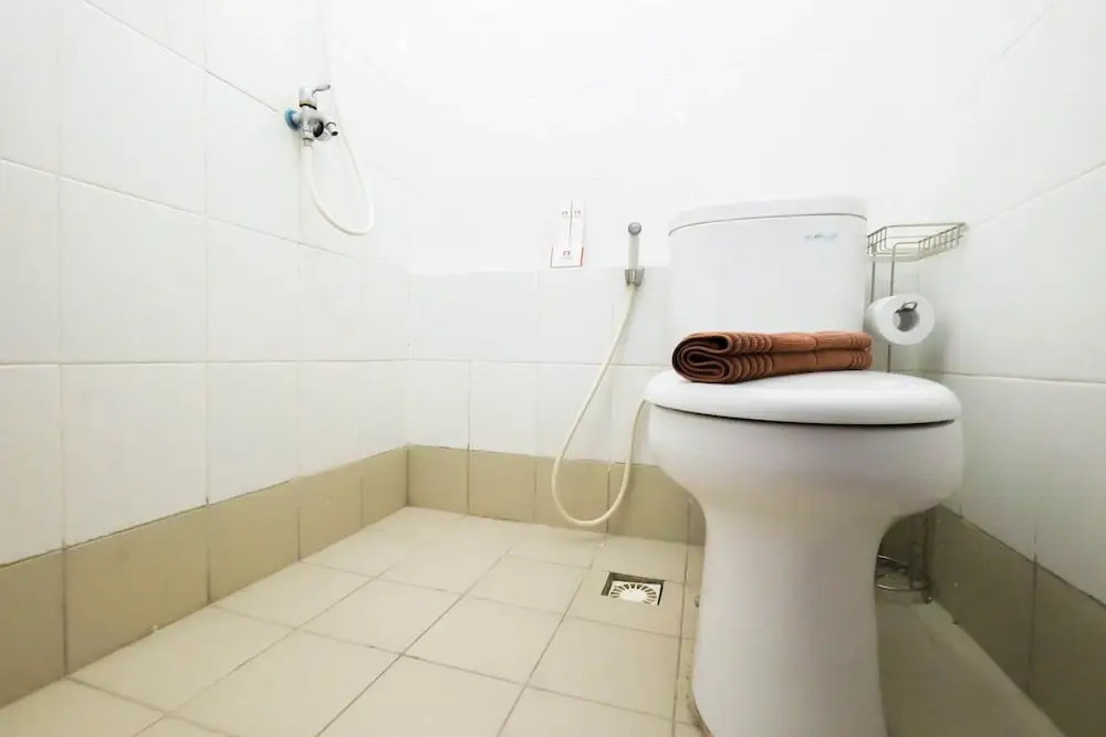 Джакарта: 1BR with Sofa Bed at Bassura City Apartment