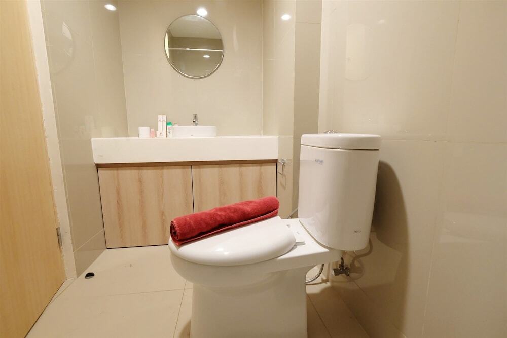 Южный Тангеранг: Classic Studio Tree Park Apartment near ICE BSD By Travelio