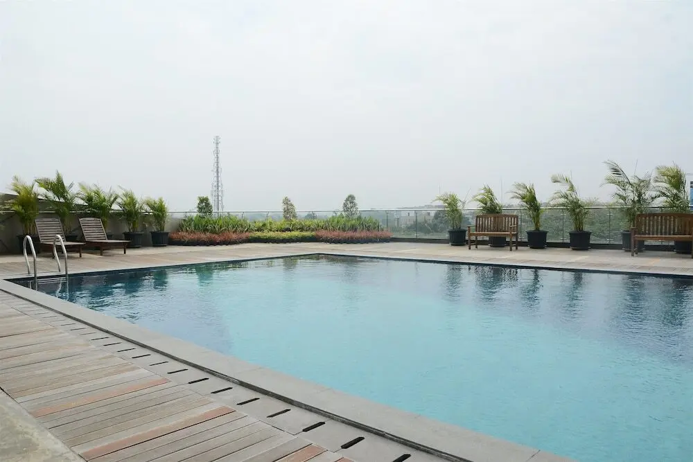 Южный Тангеранг: Classic Studio Tree Park Apartment near ICE BSD By Travelio