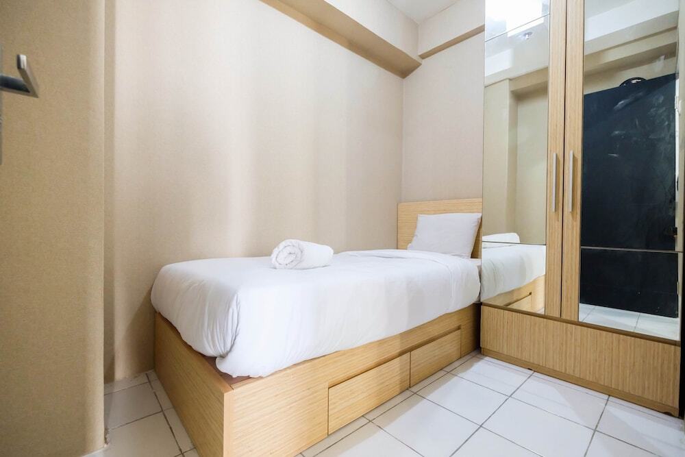 Джакарта: Simple 2BR Pancoran Riverside Apartment