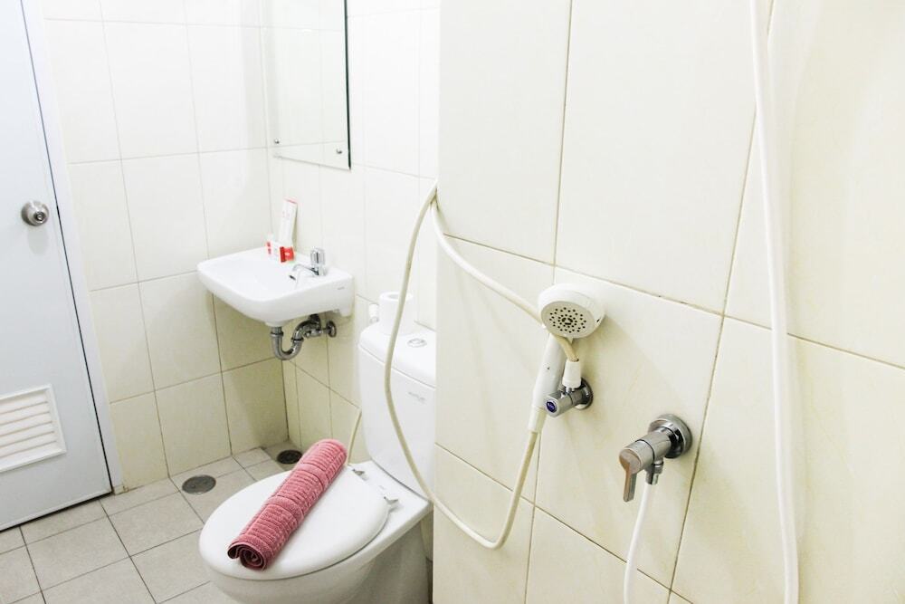 Бекаси: Homey 3BR Springlake Summarecon Apartment Bekasi