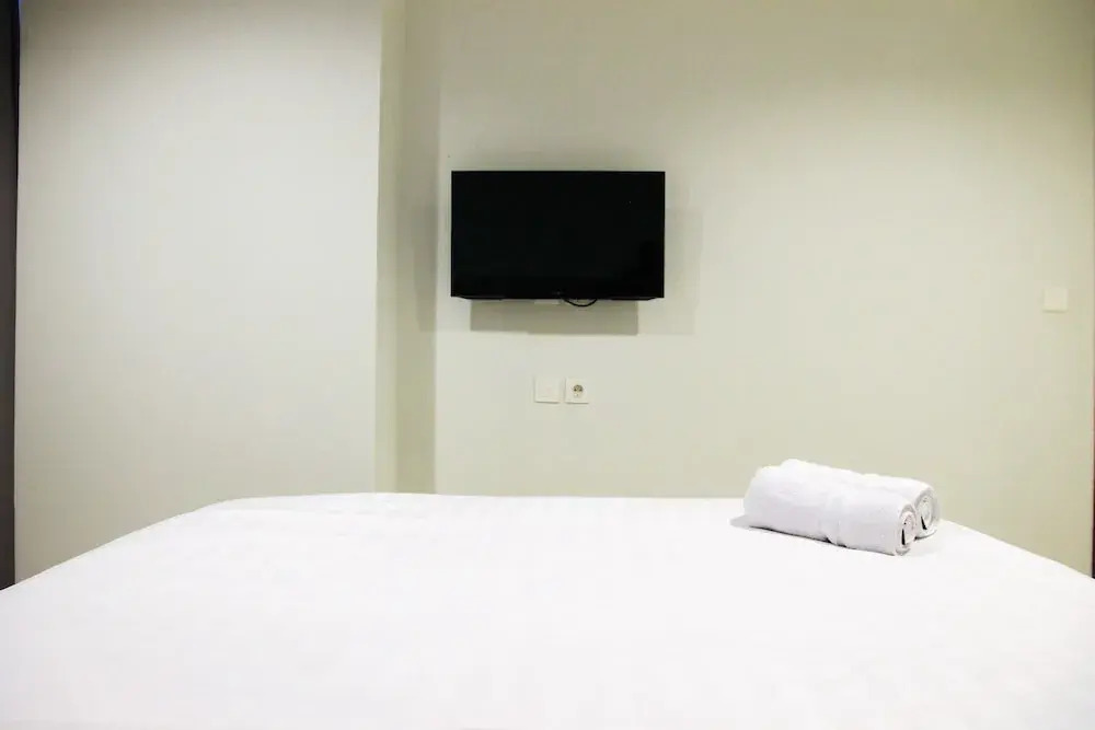 Джакарта: Minimalist New Furnish 2BR L'avenue Apartment near Tebet