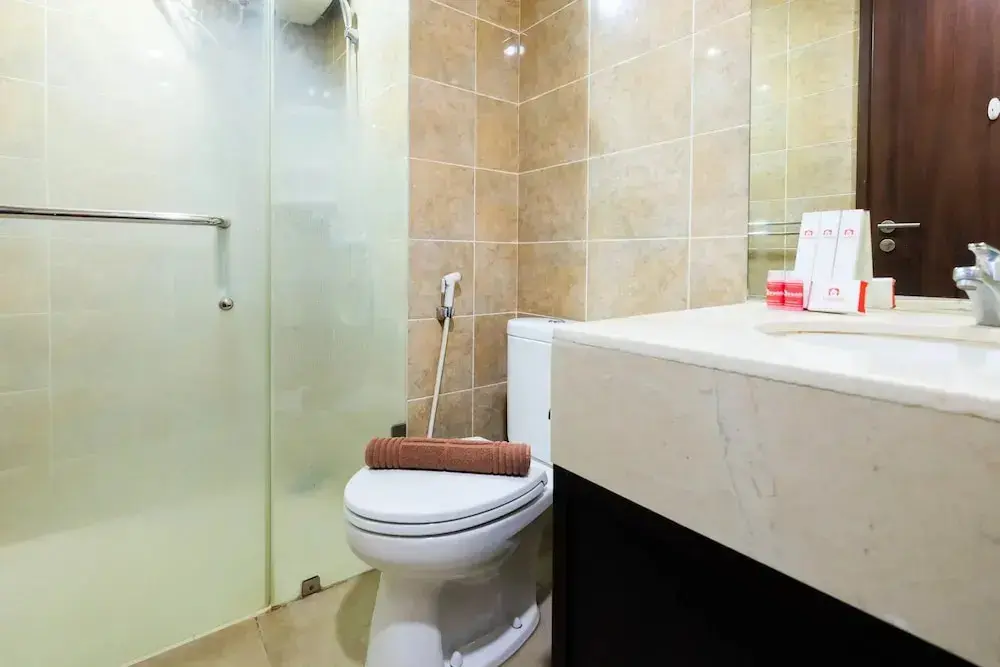 Джакарта: Luxurious Furnished 2BR Kemang Village Apartment